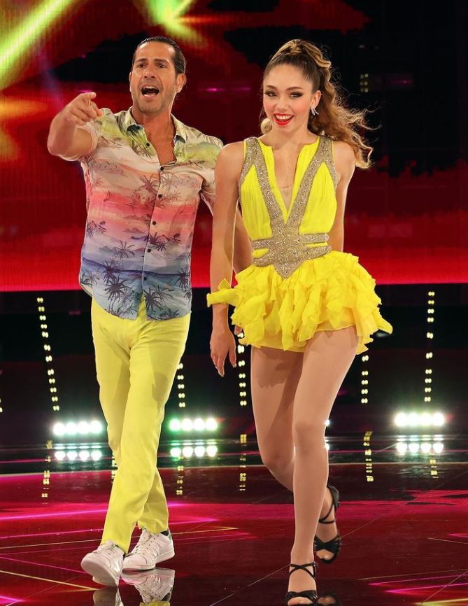 Gregorio Pernía y su hija Luna ganaron 793 millones de pesos 4 Gregorio Pernía y su hija Luna ganaron 793 millones de pesos El actor colombiano Gregorio Pernía y su hija Luna se convirtieron en los ganadores de un millonario premio que ofrecía el reality de baile producido por la cadena televisiva Telemundo.