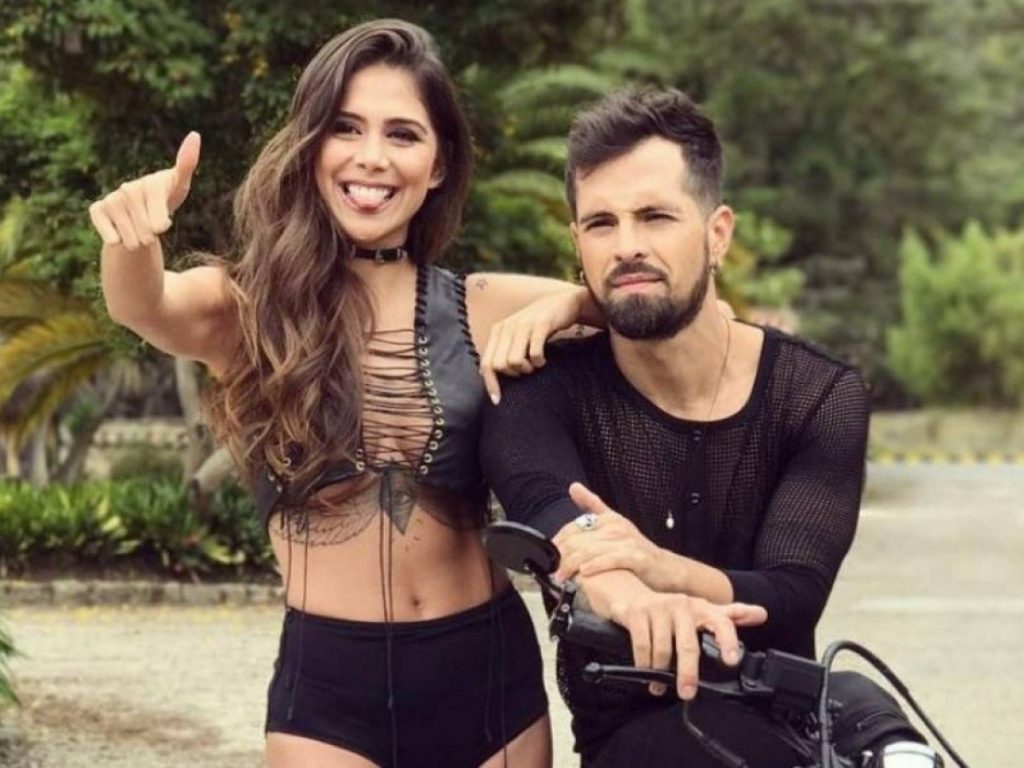 Papá de Greeicy Rendón confirmó que la artista está en embarazo 2 Papá de Greeicy Rendón confirmó que la artista está en embarazo En medio de una entrevista, en la promoción de su nuevo lanzamiento musical 'Las Canas', el padre de Greeicy Rendón, Luis Alberto Rendón, confirmó que la caleña espera su primer bebé junto a Mike Bahía.
