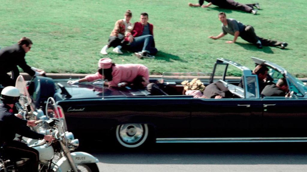 No hay claridad sobre muerte del presidente Kennedy 3 No hay claridad sobre muerte del presidente Kennedy Dando cumplimiento a un fallo de 1992, el presidente de los Estados Unidos, Joe Biden, publicó este miércoles 1.500 archivos relacionados con la investigación por el asesinato del presidente John F. Kennedy.