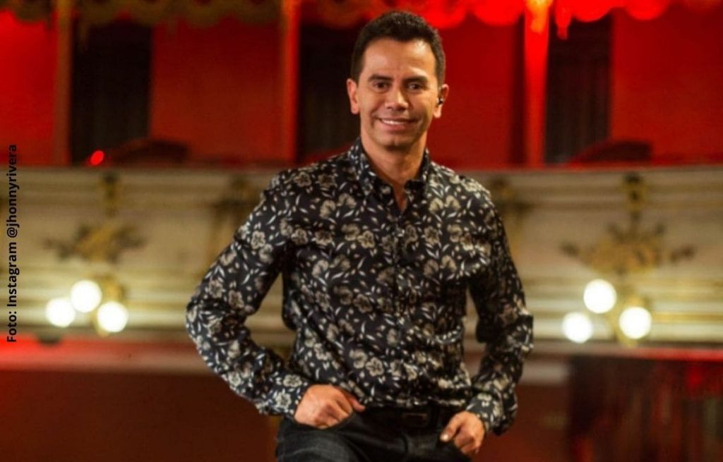 Jhonny ya no es mujeriego, pero tampoco vive en la tusa 5 Jhonny ya no es mujeriego, pero tampoco vive en la tusa No es raro que Jhonny Rivera estrene canción. Tampoco lo es que paralelo a su música popular saque un tema tropical para poner a bailar y gozar.