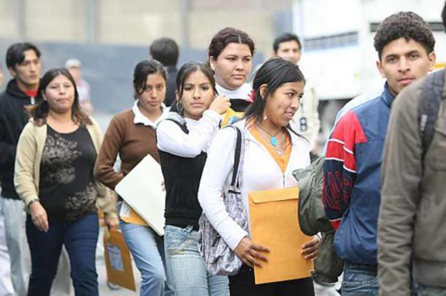Buscan a jóvenes entre 18 y 28 años para darles camello 2 Buscan a jóvenes entre 18 y 28 años para darles camello Ojalá siempre hubieran existido capacitaciones que lo preparen para la vida laboral, pues este tema siempre da como sustico. Afortunadamente hay empresas que se ponen la 10 por el otro.