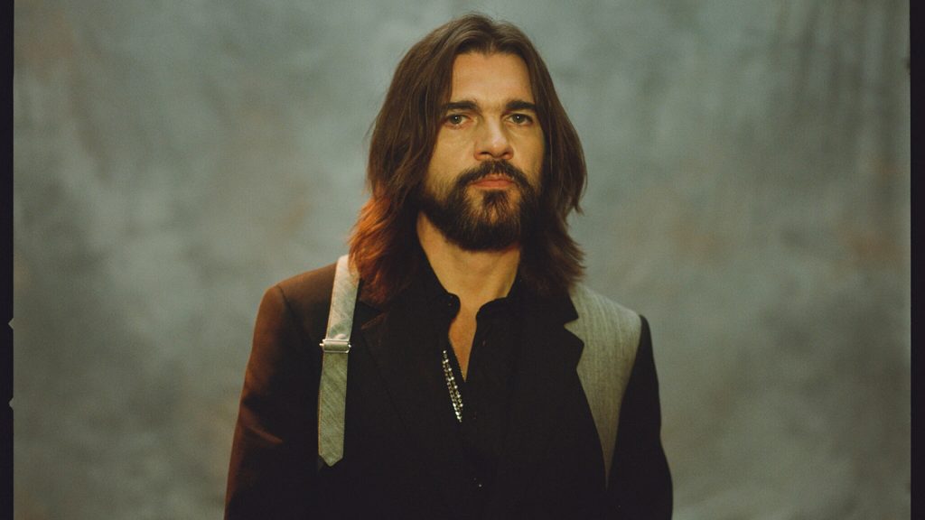 Juanes será honrado por su labor por la paz El cantautor colombiano Juanes, se prepara para recibir un nuevo galardón, esta vez, por su trabajo social que viene desarrollando a la par de su carrera artística.