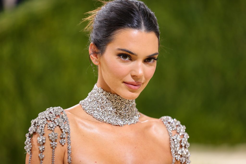 Top 10 de las celebridades con más seguidores en Instagram 6 Top 10 de las celebridades con más seguidores en Instagram Las redes sociales son una herramienta que claramente ayudan a medir la popularidad de las celebridades, es por ello que hoy le traemos el Top-10 de las famosas que más seguidores tienen en sus cuentas de Instagram.