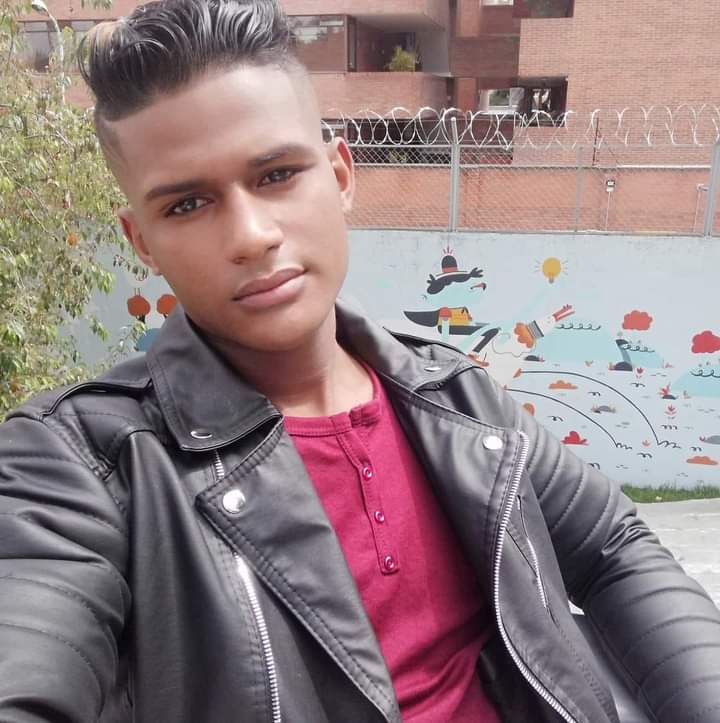 Brutal ataque contra César a las afueras de discoteca en Las Brisas 1 Brutal ataque contra César a las afueras de discoteca en Las Brisas La intolerancia de un par de sujetos acabó con la vida de un joven de apenas 21 años en la localidad de Kennedy. Pero el luto por la muerte del muchacho, identificado como César Andrés Payares Delgado, se extendió hasta su tierra natal en el municipio de Moñitos (Córdoba), donde el joven era bien conocido y querido.