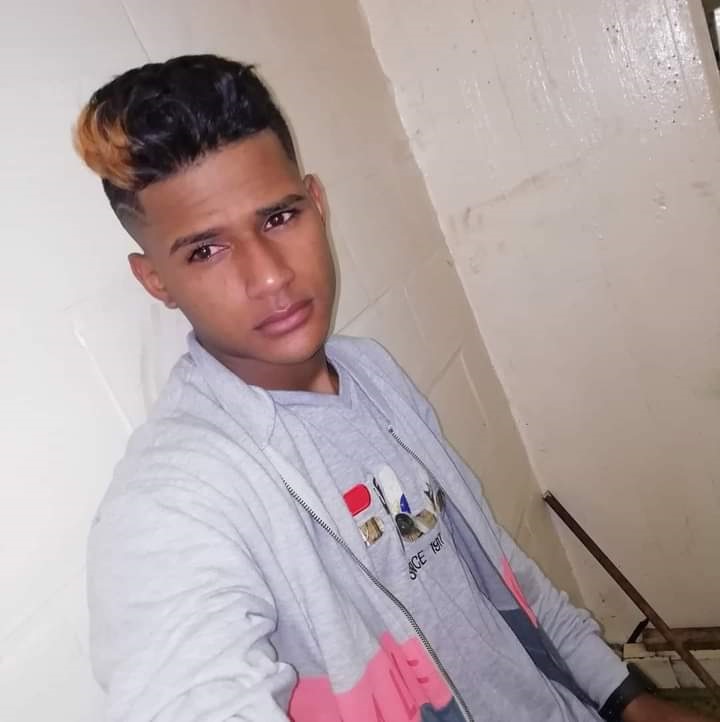 Brutal ataque contra César a las afueras de discoteca en Las Brisas 2 Brutal ataque contra César a las afueras de discoteca en Las Brisas La intolerancia de un par de sujetos acabó con la vida de un joven de apenas 21 años en la localidad de Kennedy. Pero el luto por la muerte del muchacho, identificado como César Andrés Payares Delgado, se extendió hasta su tierra natal en el municipio de Moñitos (Córdoba), donde el joven era bien conocido y querido.