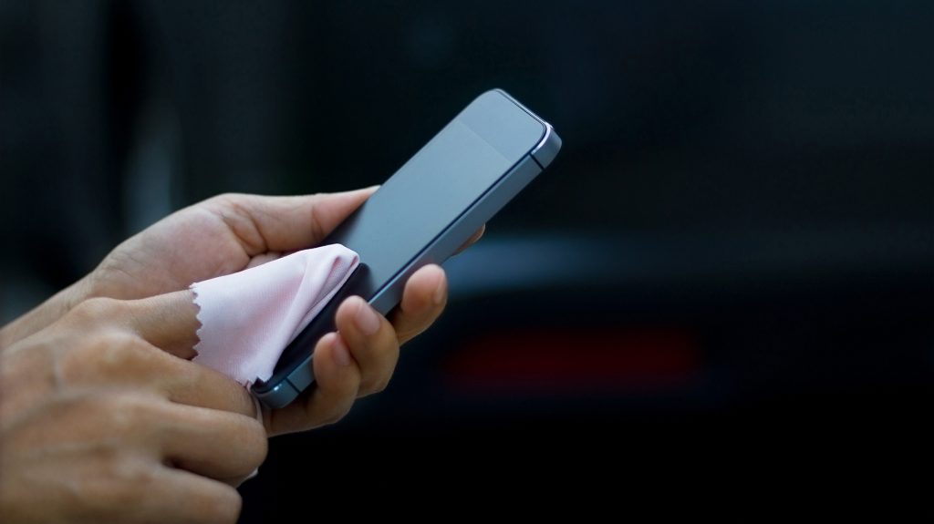 Alargue la vida útil de sus aparatos electrónicos 1 Alargue la vida útil de sus aparatos electrónicos Comúnmente los consumidores colombianos optan por regalar para Navidad aparatos electrónicos como celulares, tabletas y consolas de videojuegos.