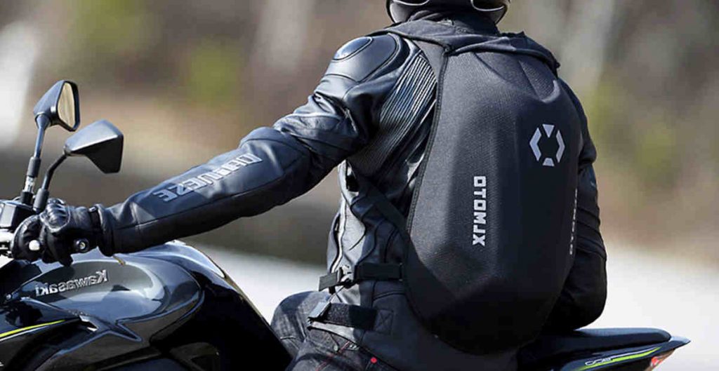 Los accesorios que sorprenderá a un amante de las motos 2 Los accesorios que sorprenderá a un amante de las motos No solo los niños pueden disfrutar la tradicional entrega de regalos navideña.