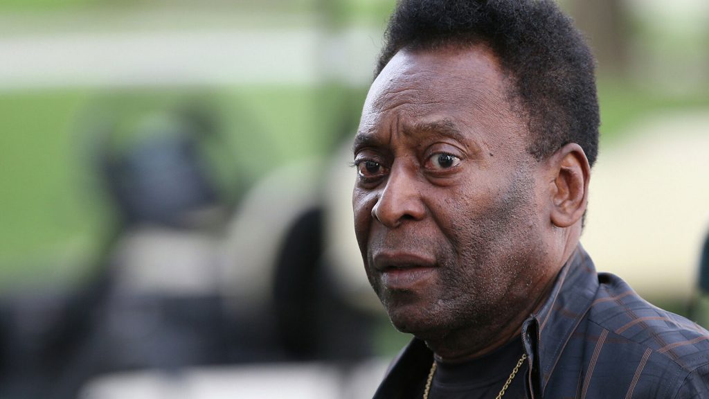 Pelé fue internado para tratar tumor en el colon 1 Pelé fue internado para tratar tumor en el colon El exastro brasileño Pelé está internado en un hospital de Sao Paulo para continuar el tratamiento contra el tumor en el colon que le fue detectado en septiembre, informó este miércoles la institución médica que lo atiende.