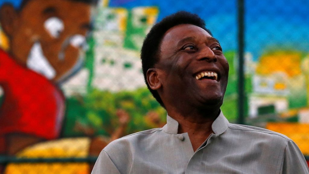 Pelé fue internado para tratar tumor en el colon 3 Pelé fue internado para tratar tumor en el colon El exastro brasileño Pelé está internado en un hospital de Sao Paulo para continuar el tratamiento contra el tumor en el colon que le fue detectado en septiembre, informó este miércoles la institución médica que lo atiende.
