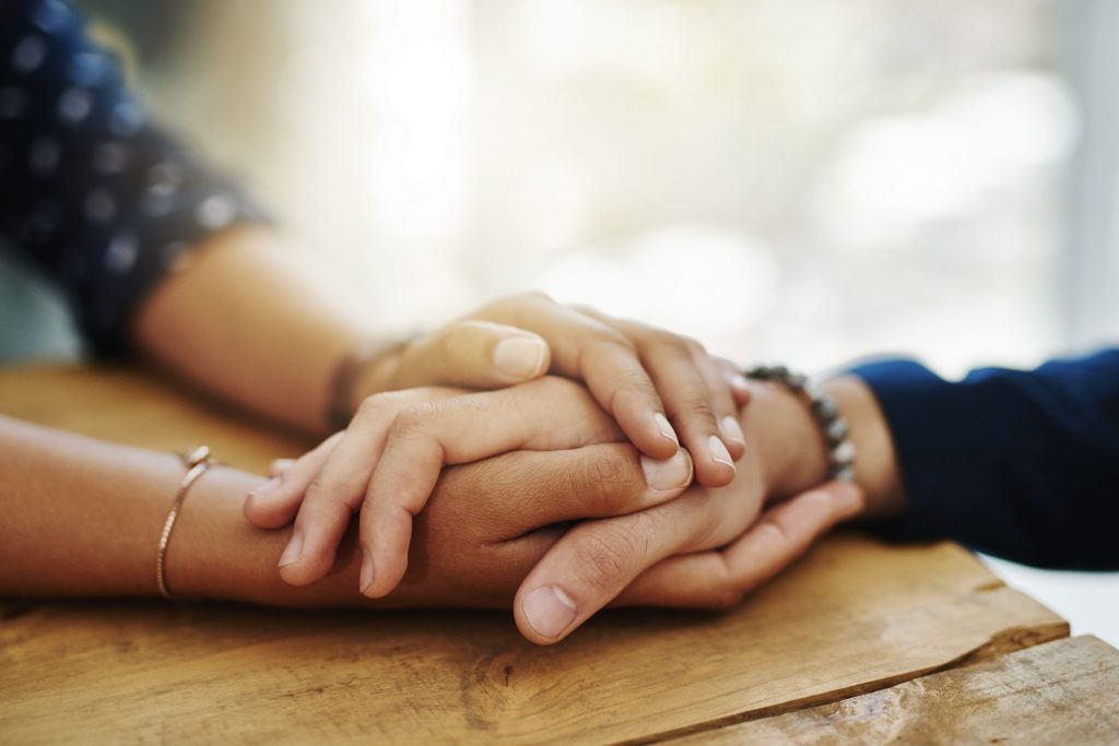 Q'HUBO le enseña tips para perdonar y arrancar 2022 sin rencor Ya estamos a punto de acabar el año 2021, y para comenzar el 2022 qué mejor que hacerlo aprendiendo a perdonar y alejando esos pensamientos y sentimientos de rencor.