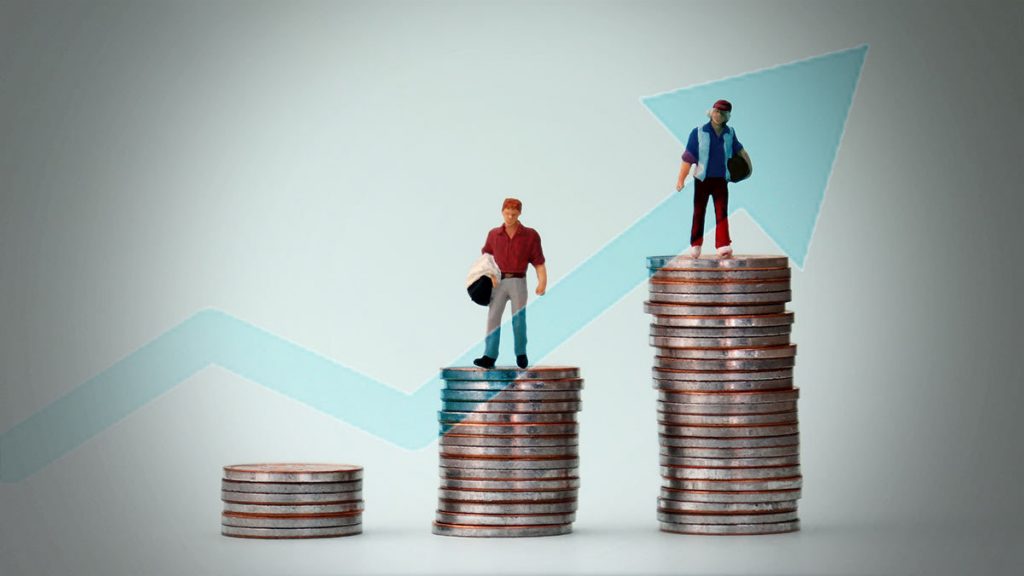 Salario mínimo: con sus altas y sus bajas 1 Salario mínimo: con sus altas y sus bajas Tras el anuncio del presidente Iván Duque sobre el incremento del salario mínimo en un 10.07%, el cual es el aumento más alto en términos reales desde hace 40 años, el ministro de Trabajo, Ángel Custodio Cabrera, aseguró que tanto empresarios como centrales obreras acordaron que el salario mínimo para 2022 sea de un millón de pesos más auxilio de transporte, por lo que quedó en $1'117.172.