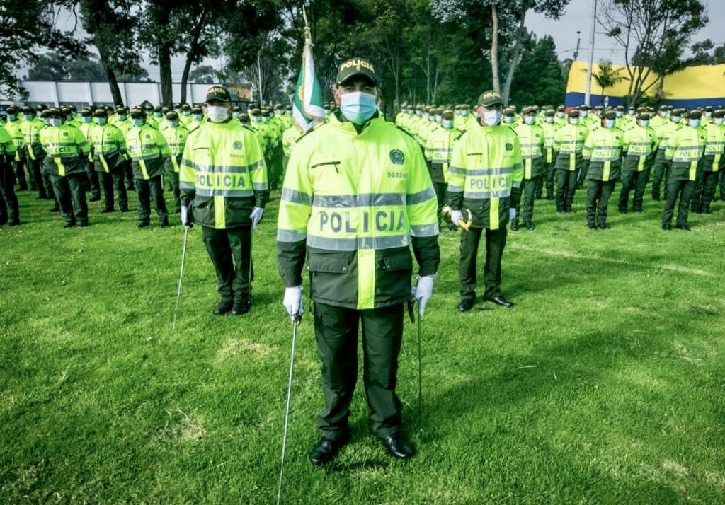 Llegan a Bogotá mil nuevos policías para fortalecer la seguridad 3 Llegan a Bogotá mil nuevos policías para fortalecer la seguridad Para fortalecer labores de inteligencia, investigación criminal y la vigilancia por cuadrantes, desde este miércoles se incorporaron mil nuevos uniformados a la Policía Metropolitana de Bogotá, así lo anunció la Alcaldía Mayor.