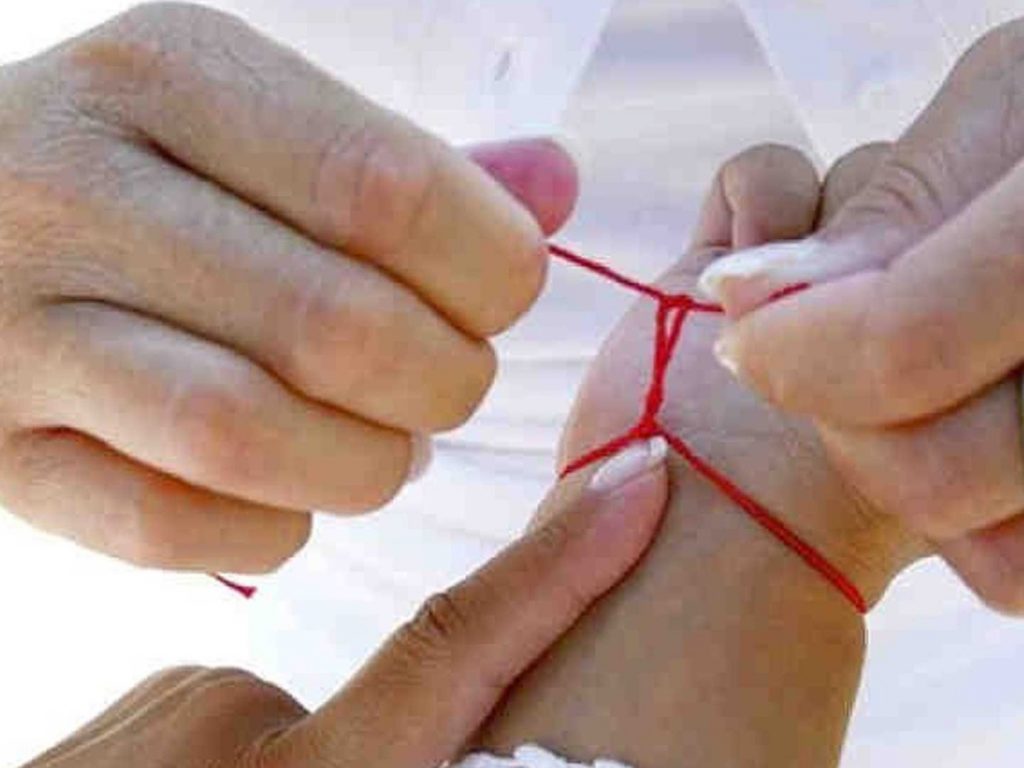 3 amuletos para el fin de año Cada año queremos tener más salud, dinero y amor, es por eso que hoy le contaremos de los amuletos que debe tener este fin de año para que la mejor energía llegue a su vida.