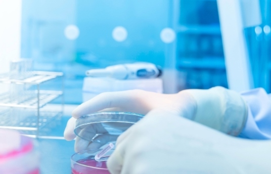 En 2022 Colombia empezará a producir lotes de vacunas 3 En 2022 Colombia empezará a producir lotes de vacunas Colombia y Canadá firmaron un memorando de entendimiento en el cual se acordó la producción de vacunas en el territorio nacional. La firma se realizó entre la entidad colombiana Vaxthera y la empresa canadiense de investigación en salud, Providence Therapeutics.