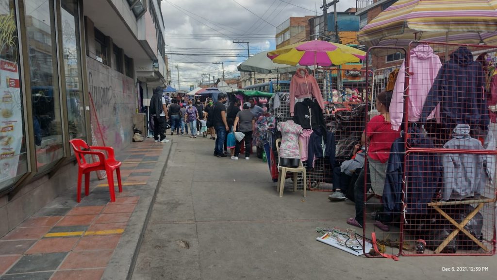 En hecho de intolerancia asesinan a Juan David en Bosa 2 En hecho de intolerancia asesinan a Juan David en Bosa Juan David Muñoz Piñeros era un buen muchacho. Sus seres queridos lo describen como un buen hijo, buen amigo y buen hermano. Por eso hoy aún no entienden por qué un desadaptado le ocasionó la muerte de una manera tan cruel.