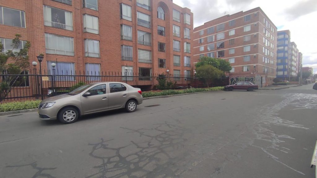 Persecución termina en muerte Sebastián Moreno Bohórquez fue hallado en la parte de atrás de un taxi malherido, agonizando y junto a otros presuntos bandidos, con los que minutos antes había cometido un atraco a un grupo de jóvenes en el sector de Mazurén (Suba).
