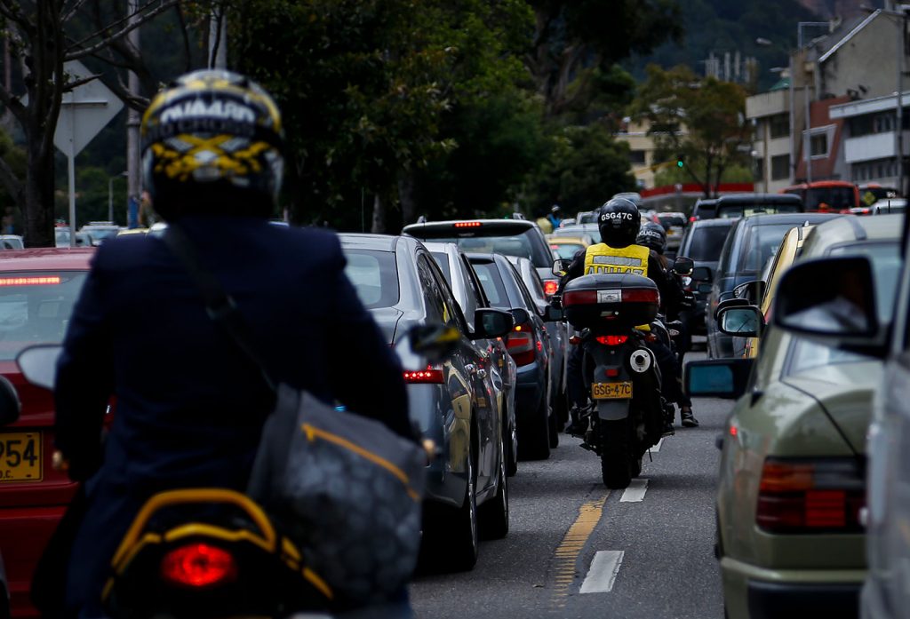 En 2022 Bogotá tendrá pico y placa todo el día para carros particulares 1 En 2022 Bogotá tendrá pico y placa todo el día para carros particulares A partir del 11 de enero de 2022 regresa a Bogotá el pico y placa durante todo el día para carros particulares, según informó la Secretaría de Movilidad.