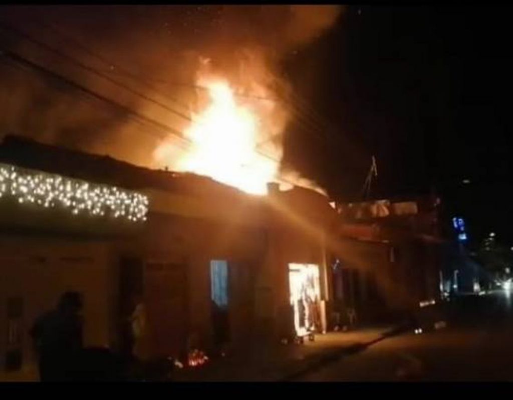 Se atendieron 11 incendios estructurales en Bogotá en la noche de velitas 1 Se atendieron 11 incendios estructurales en Bogotá en la noche de velitas Bomberos Bogotá informó este miércoles que durante la jornada de celebración por noche de velitas se atendieron 11 incendios estructurales en la capital del país.