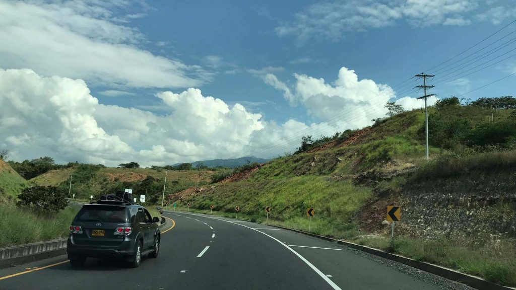 5 claves para coger carretera Durante el fin de año la Policía de Carreteras aumenta los controles, entonces si se va a desplazar en su carrito, recuerde tener el Soat actualizado, la revisión tecnico-mecánica al día y la licencia de conducción vigente.