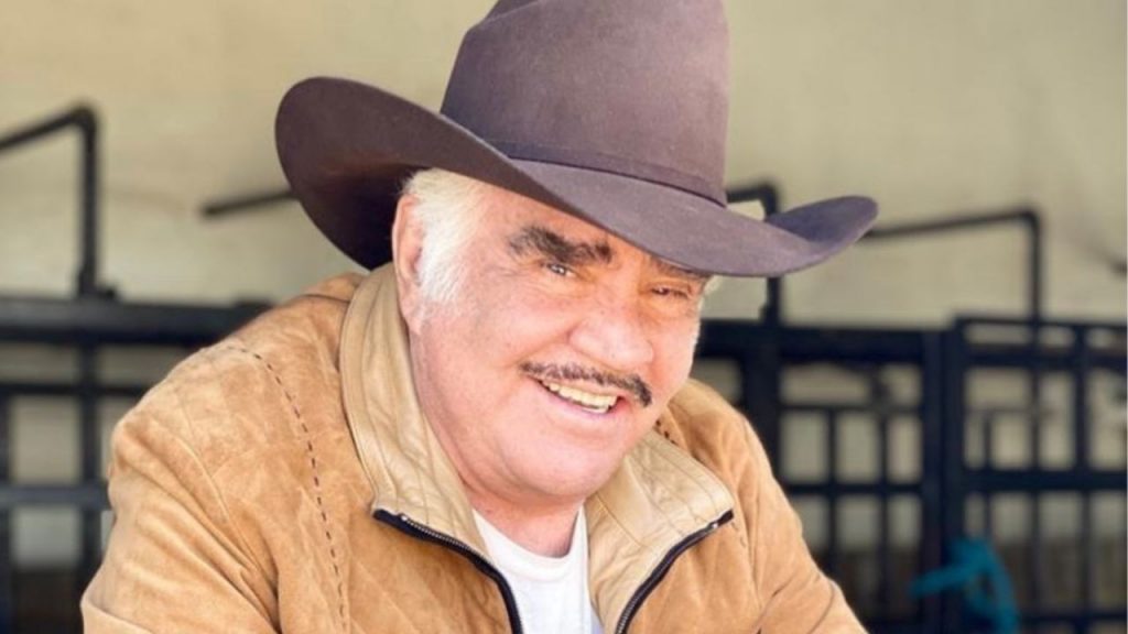 Vicente Fernández recayó y su estado de salud es grave 1 Vicente Fernández recayó y su estado de salud es grave Durante la mañana de este viernes reportaron que el famoso cantante de rancheras Vicente Fernández sufrió algunas complicaciones nuevamente en su salud, y que está grave, según advirtió su hijo Vicente Fernández Jr.
