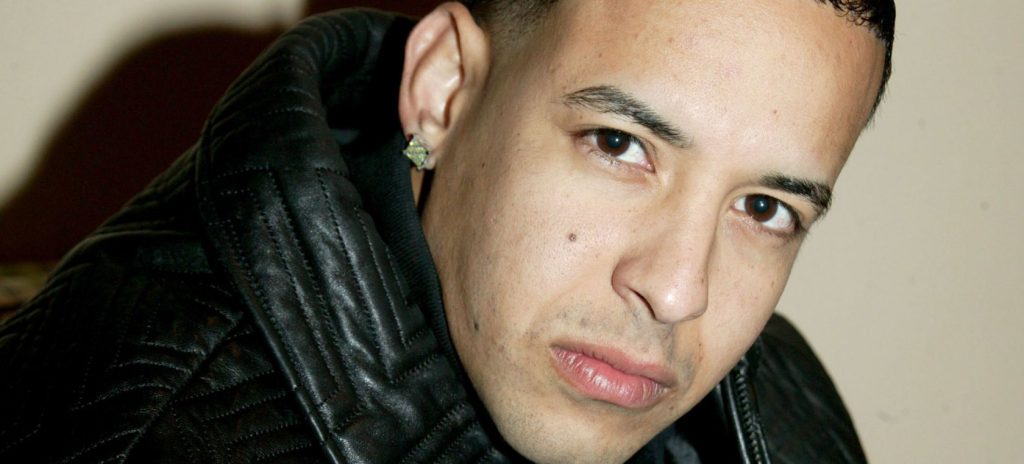 Daddy Yankee se retiraría de los escenarios Los rumores que vienen circulando durante este año sobre el retiro de la música de Daddy Yankee, se vienen alimentando cada vez más en estos últimos días, tras la publicación en sus redes sociales de la frase “Este 2022 daré mi última ronda por el mundo”.