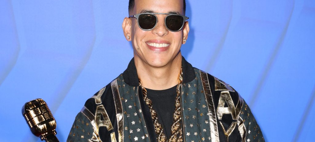 Daddy Yankee se retiraría de los escenarios 1 Daddy Yankee se retiraría de los escenarios Los rumores que vienen circulando durante este año sobre el retiro de la música de Daddy Yankee, se vienen alimentando cada vez más en estos últimos días, tras la publicación en sus redes sociales de la frase “Este 2022 daré mi última ronda por el mundo”.