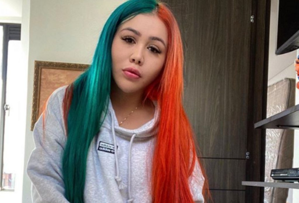 Yina calderón se hizo unos tatuajes en su cara Yina calderón reconocida por haber hecho parte del famoso programa de Protagonistas de Nuestra Tele, y de darse a conocer como empresaria de fajas, ha vuelto a dar de qué hablar, en esta oportunidad por haberse tatuado el rostro.