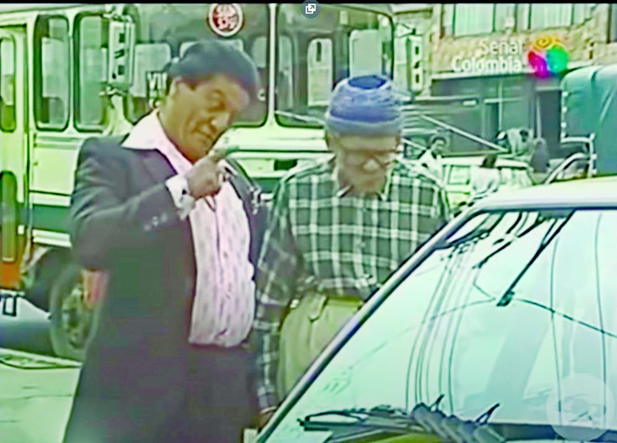 10 personajes recordados del gran Edgardo Román 4 10 personajes recordados del gran Edgardo Román En la mañana de este viernes se confirmó la muerte de Edgardo Román a sus 71 años, víctima de un cáncer, según confirmó su hijo, el también actor Julián Román. Este maestro de la actuación, quien falleció a las 7:10 a. m., tuvo una trayectoria artística de más de 50 años, participando en más de 30 obras de teatro, e interpretando a más de 60 personajes de la televisión y el cine.