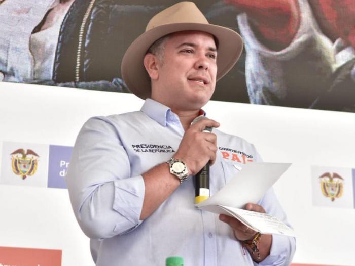 El presidente Duque se quitó 11 kilos de encima Ser presidente de la República es un reto muy exigente, tanto así que usualmente se hace una comparación del antes y después de pasar por este cargo, en el caso del presidente Iván Duque en el último año se notó que aumentó de peso, lo que incluso le valió críticas de opositores a su gobierno.
