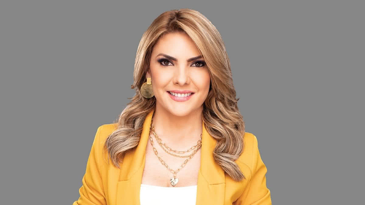¡Otra vez! Hackean a Ana Karina Soto y divulgan videos íntimos 2 ¡Otra vez! Hackean a Ana Karina Soto y divulgan videos íntimos De nuevo, como había sucedido años atrás, en 2008, están rodando en redes sociales videos íntimos de Ana Karina Soto. La presentadora denunció públicamente que las cámaras de seguridad de su casa fueron hackeadas y está sufriendo ciberacoso por la difusión de videos íntimos.