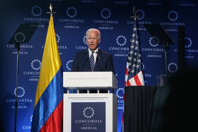 Según Biden, Rusia puede llegar a invadir Ucrania en febrero 6 Según Biden, Rusia puede llegar a invadir Ucrania en febrero El presidente de Estados Unidos, Joe Biden, ha advertido de que hay una "clara posibilidad" de que Rusia lance una invasión en Ucrania durante el mes de febrero, según ha indicado la portavoz del Consejo de Seguridad Nacional de la Casa Blanca, Emily Horne.