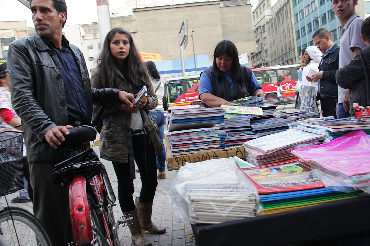 Hasta $600.000 gastarán los colombianos en los útiles escolares Una encuesta de la Federación Nacional de Comerciantes (Fenalco) evidenció que el regreso a la presencialidad también ha influido en el aumento del presupuesto para adquirir los útiles escolares.