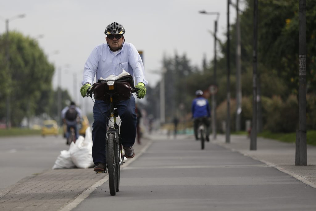 Registre su bicicleta de manera virtual 1 Registre su bicicleta de manera virtual A partir de este año el registro de bicicletas es obligatorio. Por eso la Secretaría de Movilidad tiene disponible una página de internet para que los ciudadanos hagan este proceso de manera virtual.