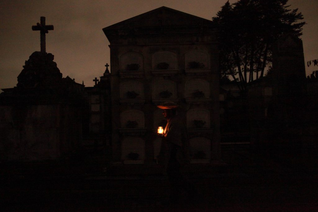 Tres lugares con historias paranormales en Bogotá En Bogotá hay diferentes zonas donde las historias paranormales han hecho que se conviertan en lugares misteriosos y de interés para quienes les gusta lo terrorífico.