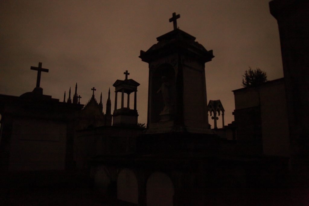 Tres lugares con historias paranormales en Bogotá 2 Tres lugares con historias paranormales en Bogotá En Bogotá hay diferentes zonas donde las historias paranormales han hecho que se conviertan en lugares misteriosos y de interés para quienes les gusta lo terrorífico.