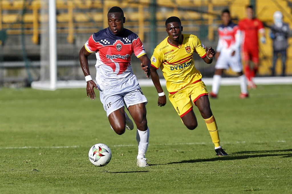 Así se jugará la primera fecha de la Liga BetPlay 2 Así se jugará la primera fecha de la Liga BetPlay Todo listo para el arranque del fútbol profesional colombiano en 2022. Este lunes la Dimayor sorteó los partidos de las primeras fechas de la Liga, el Torneo de la B y la Copa Colombia y en Q'HUBO le contamos cómo quedaron para que se programe.