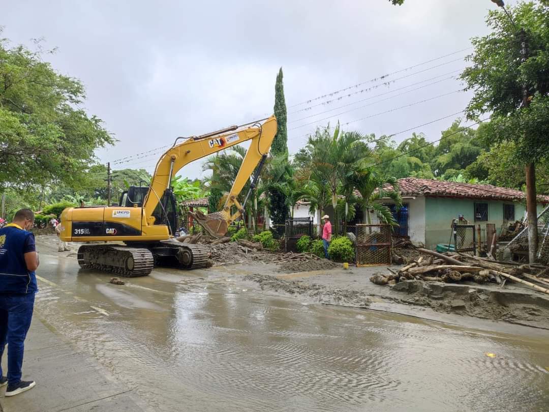 EN VIDEO: Alarma por desbordamiento de ríos en Valle del Cauca En la vereda Caparrozal, en el municipio de Miranda (Cauca), 150 familias resultaron afectadas y tuvieron que ser evacuadas por las fuertes lluvias que se registraron en la zona, donde se presentó una avalancha.