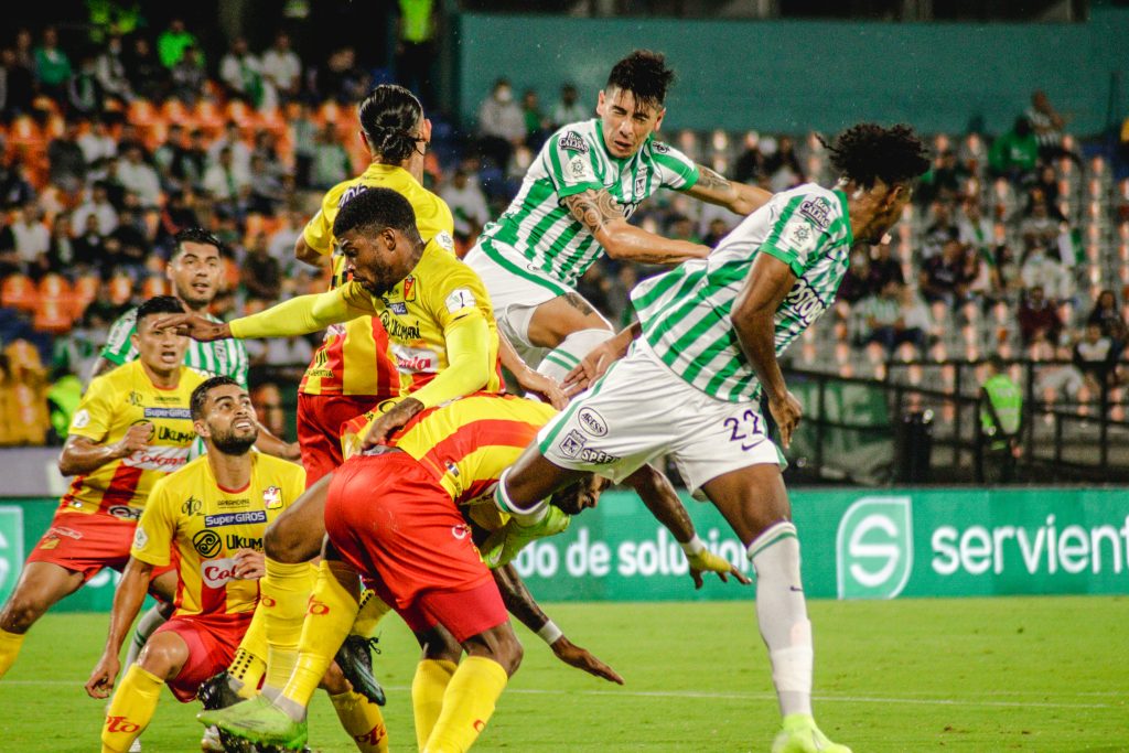 Así se jugará la primera fecha de la Liga BetPlay 3 Así se jugará la primera fecha de la Liga BetPlay Todo listo para el arranque del fútbol profesional colombiano en 2022. Este lunes la Dimayor sorteó los partidos de las primeras fechas de la Liga, el Torneo de la B y la Copa Colombia y en Q'HUBO le contamos cómo quedaron para que se programe.