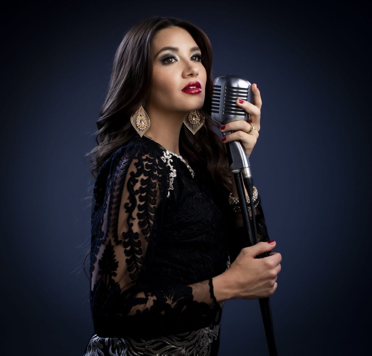 Mariana Gómez, del reguetón a la música popular de Arelys Henao Desde hace tres décadas Caracol Televisión viene explorando este formato, que ha sido llamado la 'bionovela musical', con historias inspiradas en la vida y la música de grandes de la música colombiana, lo que le ha dado los mejores resultados.