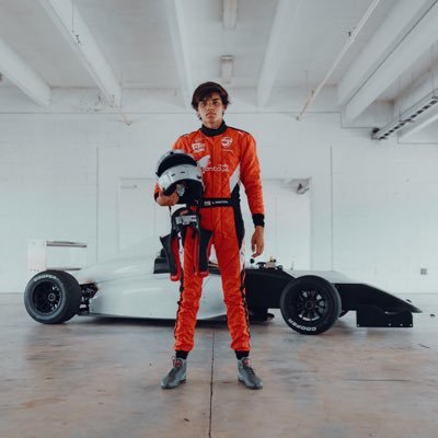 El primer triunfo de Sebastián Montoya 1 El primer triunfo de Sebastián Montoya Sebastián Montoya, piloto de la Escudería Telmex Claro, ganó hoy en su carrera de debut en la Fórmula Regional Asia y su primera en autos tipo fórmula, tras largar de la posición de privilegio y desde ahí salir a dominar una competencia de muchos percances celebrada en el Circuito de Yas Marina en Abu Dabi.