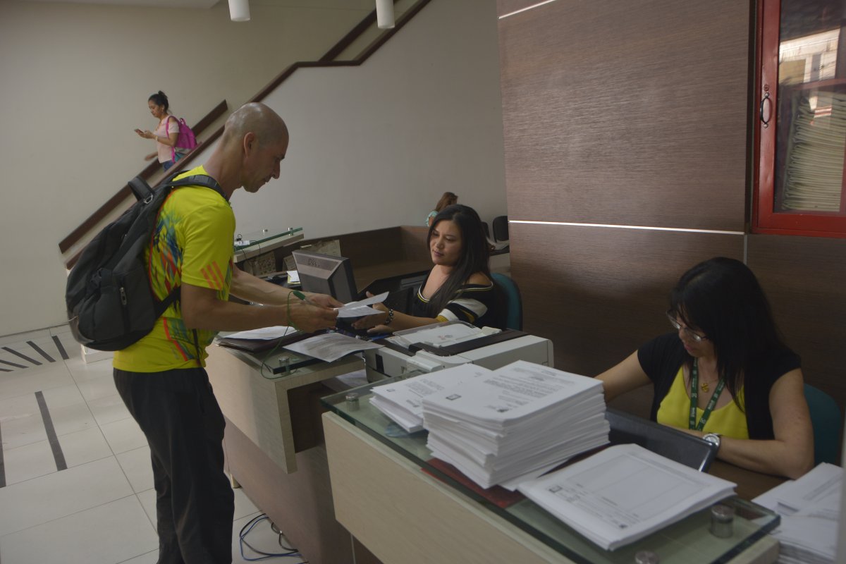 66 cobros no subirán con el salario mínimo 1 66 cobros no subirán con el salario mínimo Aunque el salario mínimo aumentó el 10,07% y quedó en $1.000.000, una de las grandes preocupaciones era que también varios impuestos y servicios públicos subieran en el mismo porcentaje, lo que hubiera castigado el bolsillo de los colombianos.