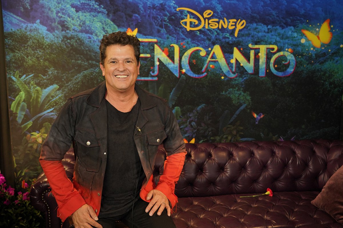 Carlos Vives no abandona los primeros lugares 1 Carlos Vives no abandona los primeros lugares Mientras espera poder retomar su gira de conciertos por Estados Unidos, aplazada por los nuevos repuntes en contagios Covid-19, Carlos Vives no deja de ser noticia.