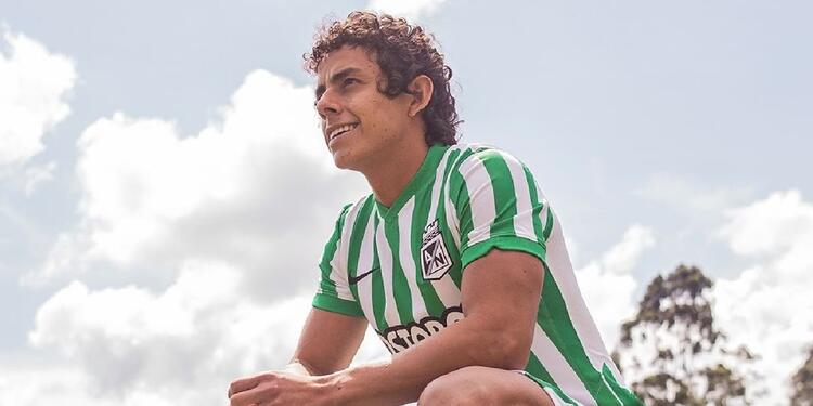 Daniel Mantilla, el nuevo refuerzo que presenta Nacional Atlético Nacional sigue destapando sus cartas para lo que será la temporada 2022, en la que, además de tener la obligación de luchar por una estrella en las dos ligas locales, tiene como propósito ser protagonista en la Copa Libertadores; es por eso que hoy el elenco verde presentó a un nuevo refuerzo.