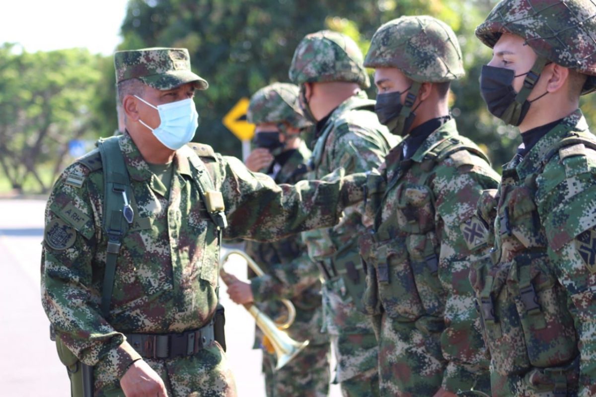 Capturan en Cali a soldado señalado de hurtar material de guerra de batallón 9 Capturan en Cali a soldado señalado de hurtar material de guerra de batallón Un soldado profesional adscrito al Batallón Pichincha fue capturado en Cali, esto por ser señalado de haber sustraído material de guerra de la Tercera Brigada del Ejército Nacional.