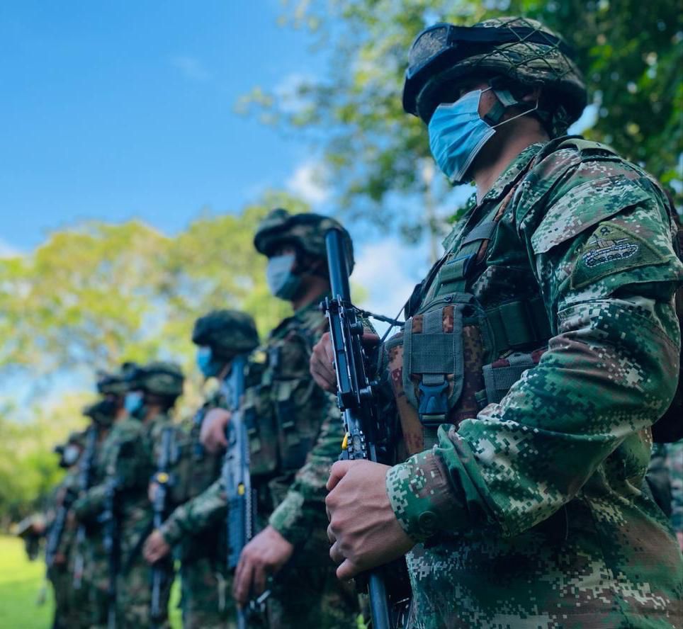 Ataques simultáneos contra el Ejército dejan un muerto y 25 heridos De manera simultánea en los departamentos de Cesar, Norte de Santander, Cauca, Valle del Cauca y Antioquia se presentaron atentados simultáneos contra la Fuerza Pública, que dejaron un militar muerto y 25 más heridos.