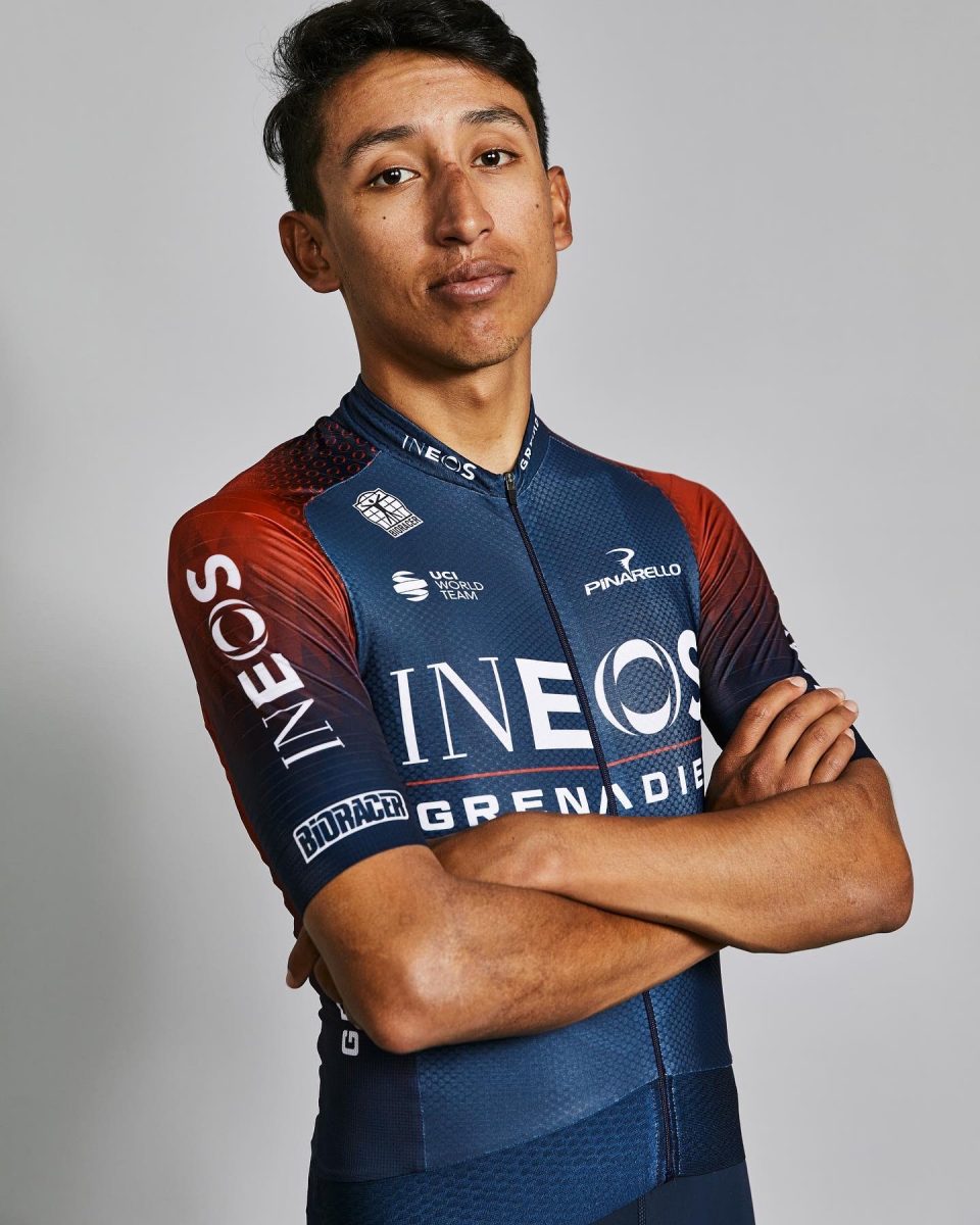 Egan Bernal renueva contrato con el Ineos por cinco años El ciclista colombiano Egan Bernal, ganador del Tour de Francia en 2019 y del Giro de Italia en 2021, renovó por cinco años más su contrato con el equipo Ineos, por lo que correrá hasta el final de 2026 con el escuadrón británico.