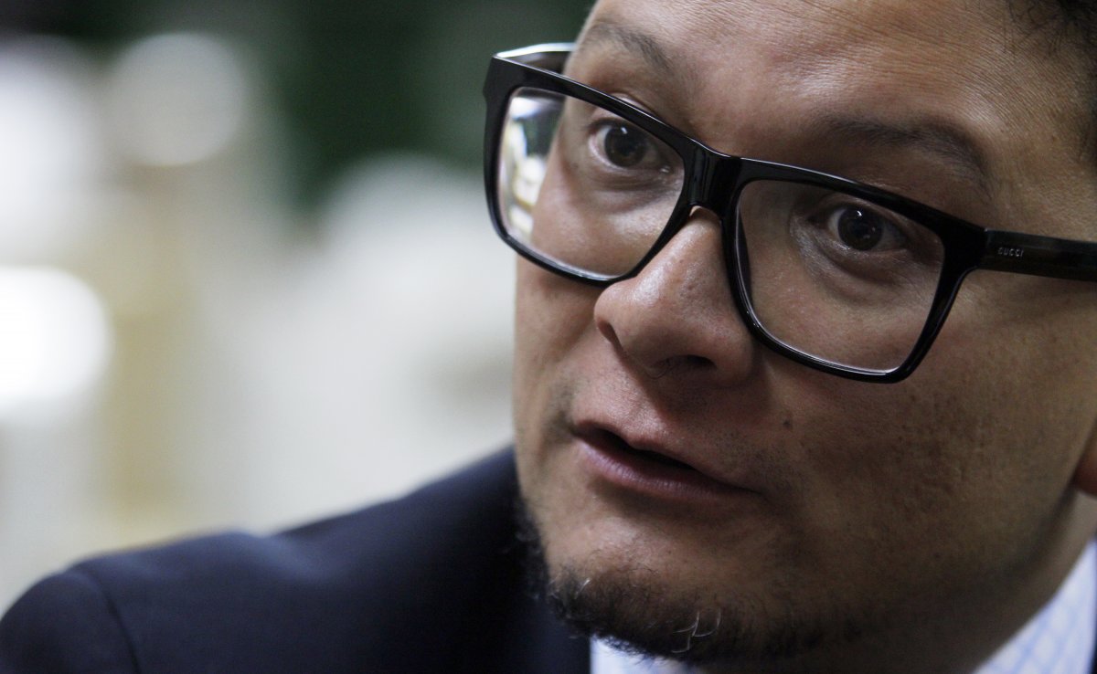 Reconocido docente Fabián Sanabria fue imputado por acceso carnal Fabián Sanabria Sánchez, sociólogo, docente universitario y excandidato a la presidencia de la Universal Nacional, fue imputado por el delito de acceso carnal violento agravado, por haber abusado presuntamente de un joven.
