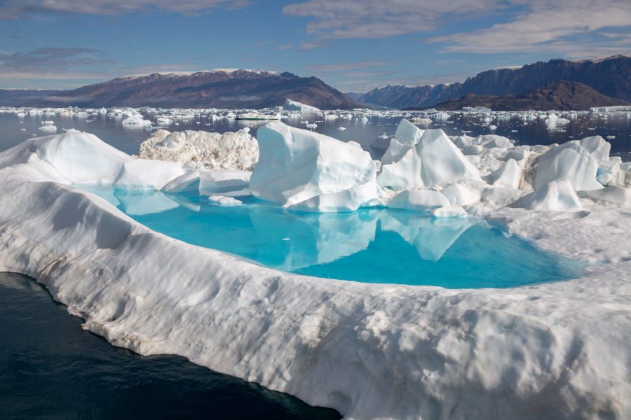 El Sahara se cubrió de nieve por quinta vez en 42 años 4 El Sahara se cubrió de nieve por quinta vez en 42 años Copos de nieve cayeron este lunes en el desierto africano del Sahara, una escena insólita y que en cualquier película de Hollywood sería la premonición de una catástrofe ambiental o de un milagro bíblico.