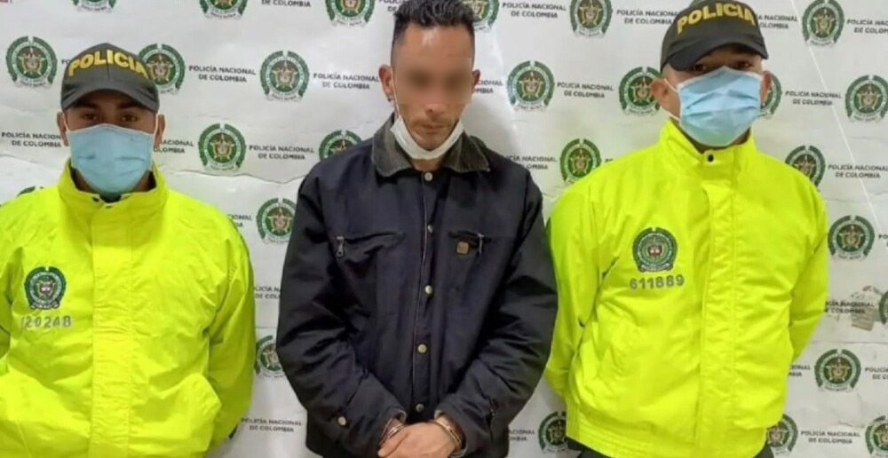 Presunto asesino de niño en Kennedy fue enviado a prisión El presunto asesino del menor Cristian David Fandiño, de 8 años, se entregó a las autoridades ayer y fue trasladado a la URI de Puente Aranda, donde se oficializó su captura y se le imputó el delito de homicidio agravado. El sujeto fue enviado a prisión mientras se desarrolla todo el proceso judicial.