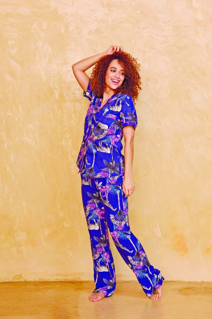 ¿Amante de las pijamas? estas son las más top Si hay algo que nos ha dejado la pandemia del coronavirus es a estar cómodos en casa. Para eso, nada mejor que una buena pijama, pero eso sí, que nos haga sentir bien vestiditas. Por eso, cada vez son más las empresas que han hecho de estas prendas algo más que para dormir.